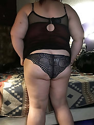 Horny fat housewife is playing with her plug